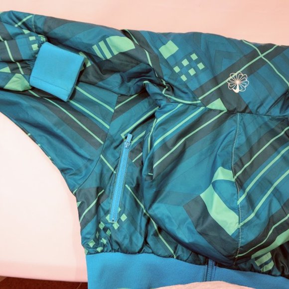 Ladies Nike Windrunner Jacket M EUC - Picture 5 of 7
